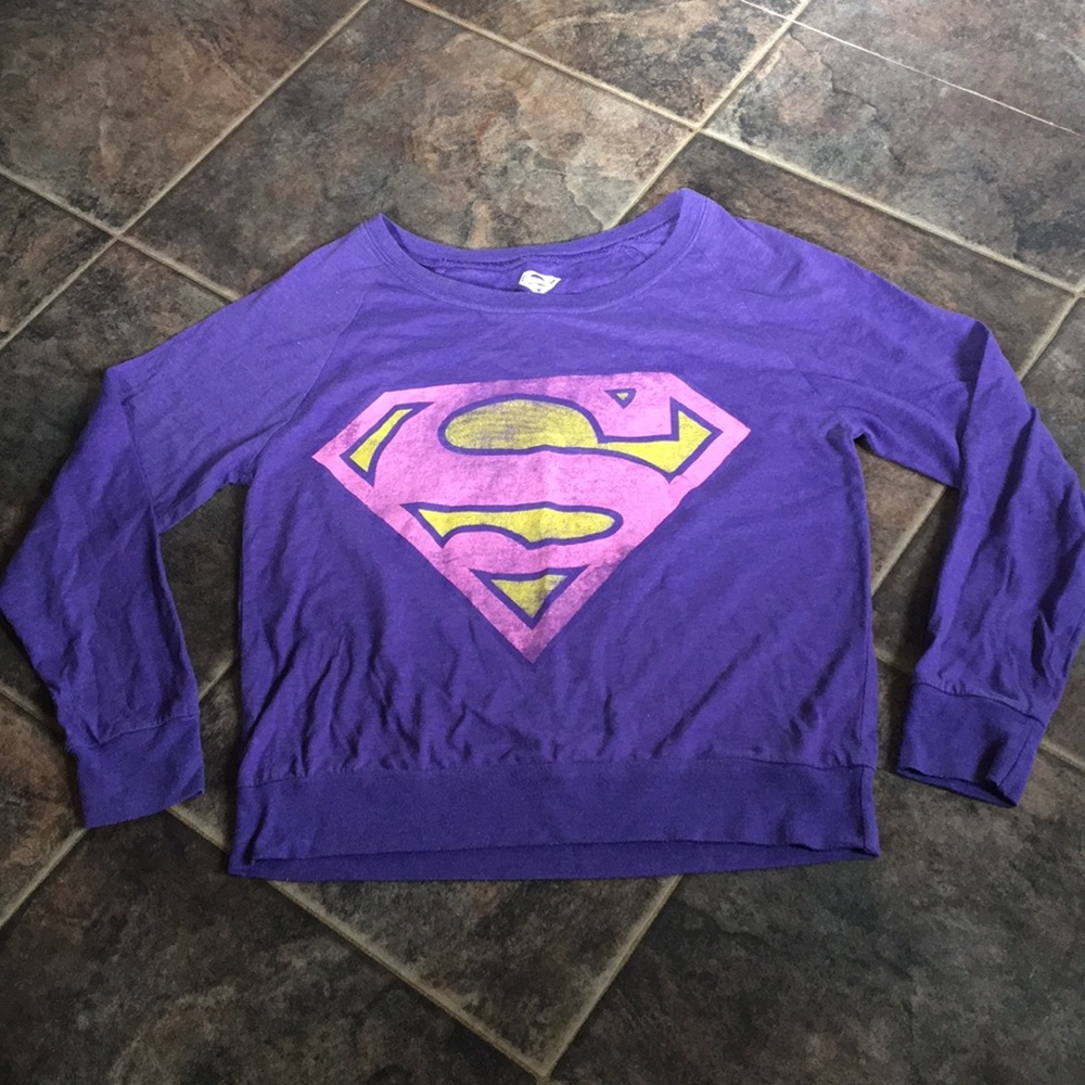3/$15 Junior Superman crewneck size S